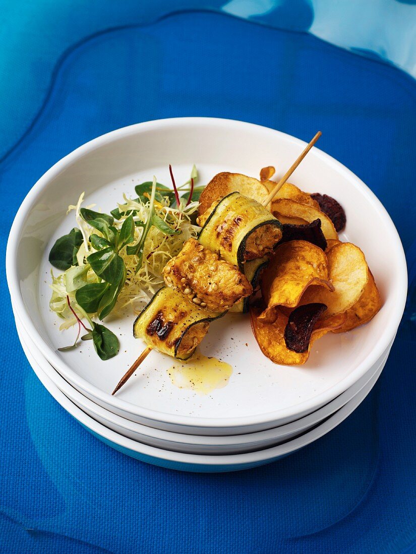 Pork and courgette kebabs with vegetable chips