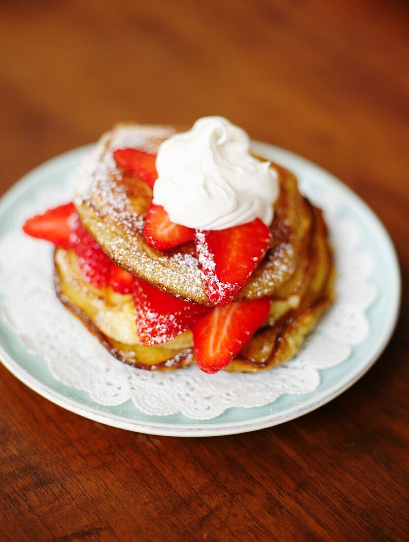 Strawberry shortcake with cream