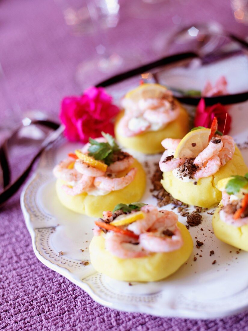 Shrimps with mashed potatoes