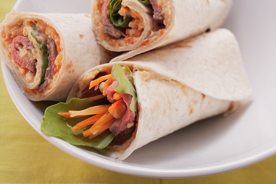 Wraps mit Roastbeef und Gemüse