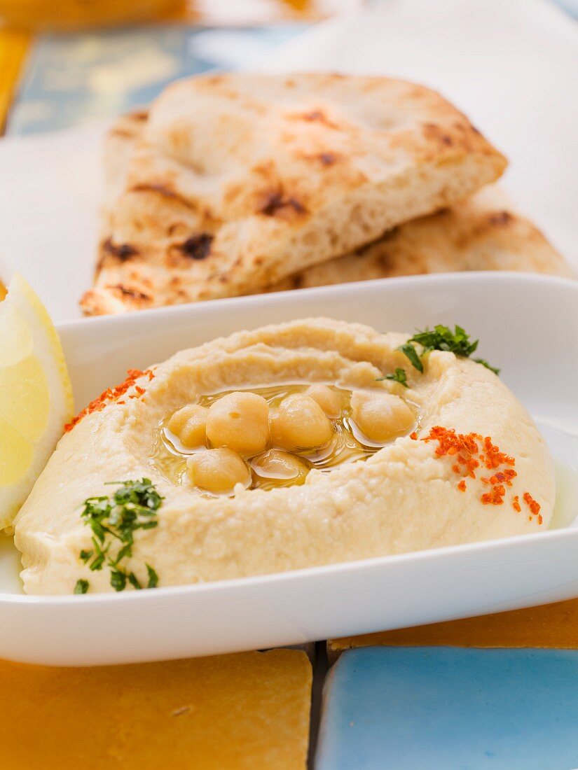 Hummus mit Kichererbsen und Fladenbrot