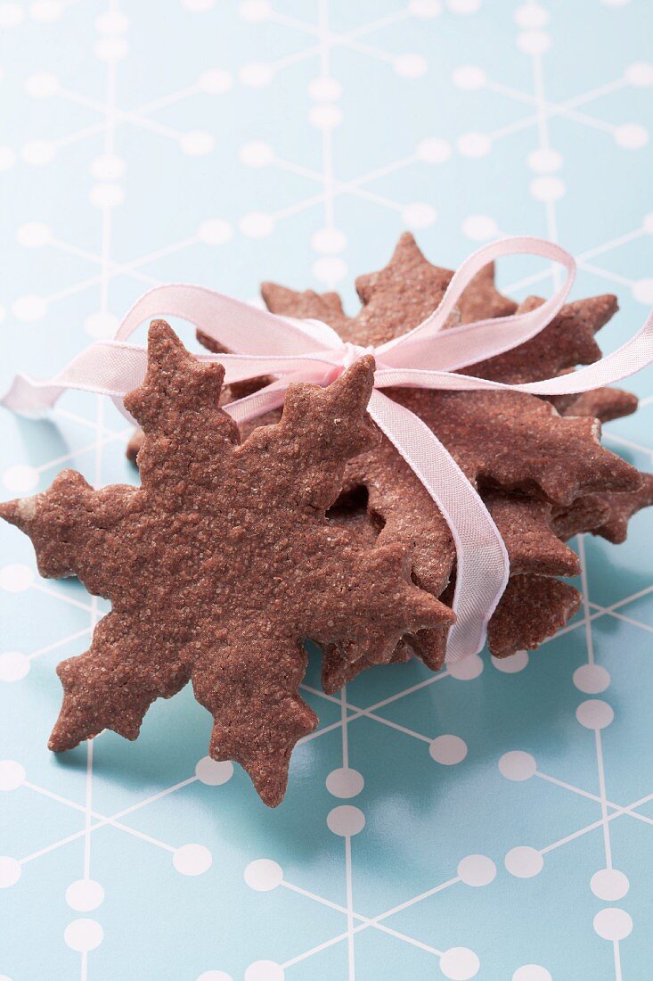 Star-shaped chocolate biscuits for Christmas