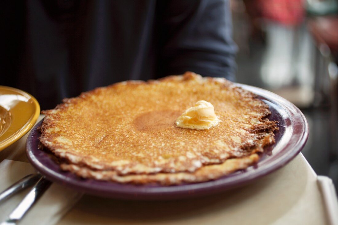 Pancakes zum Frühstück in Pamelas Diner in Pittsburgh, PA