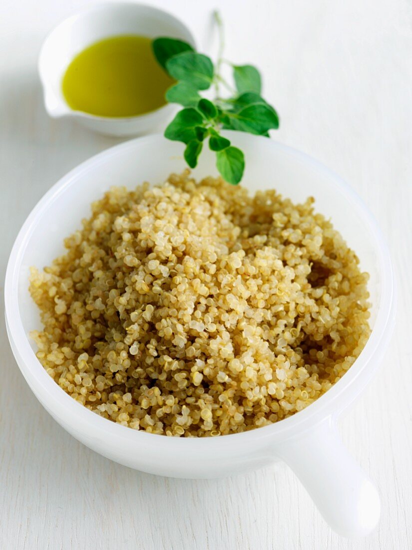 Gekochte Quinoa mit Olivenöl