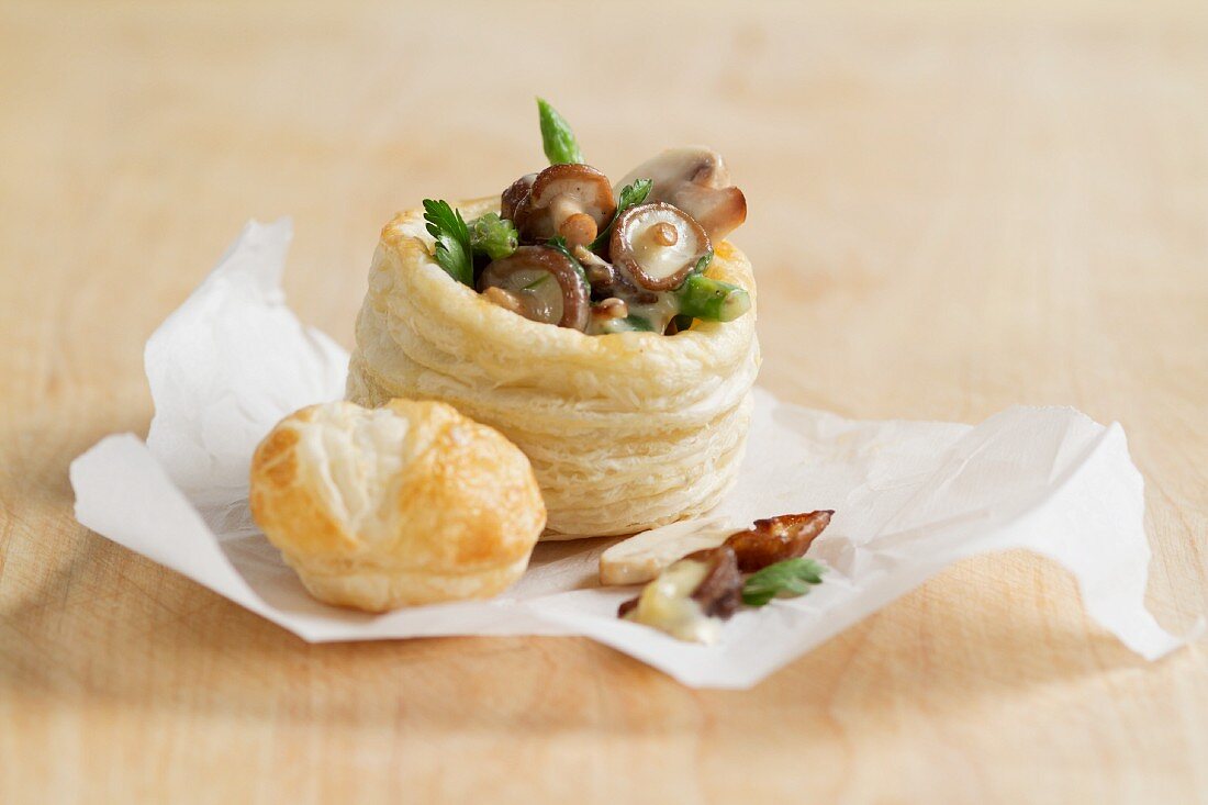 Vol-au-vent with mushroom ragout