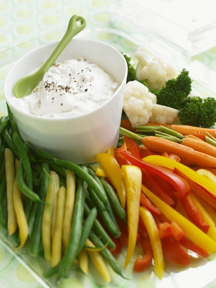 Blanchiertes Gemüse mit Dip