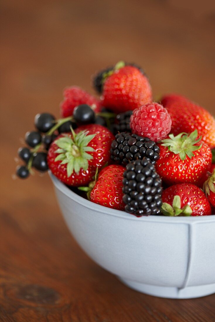 Verschiedene Beeren in einer Schale