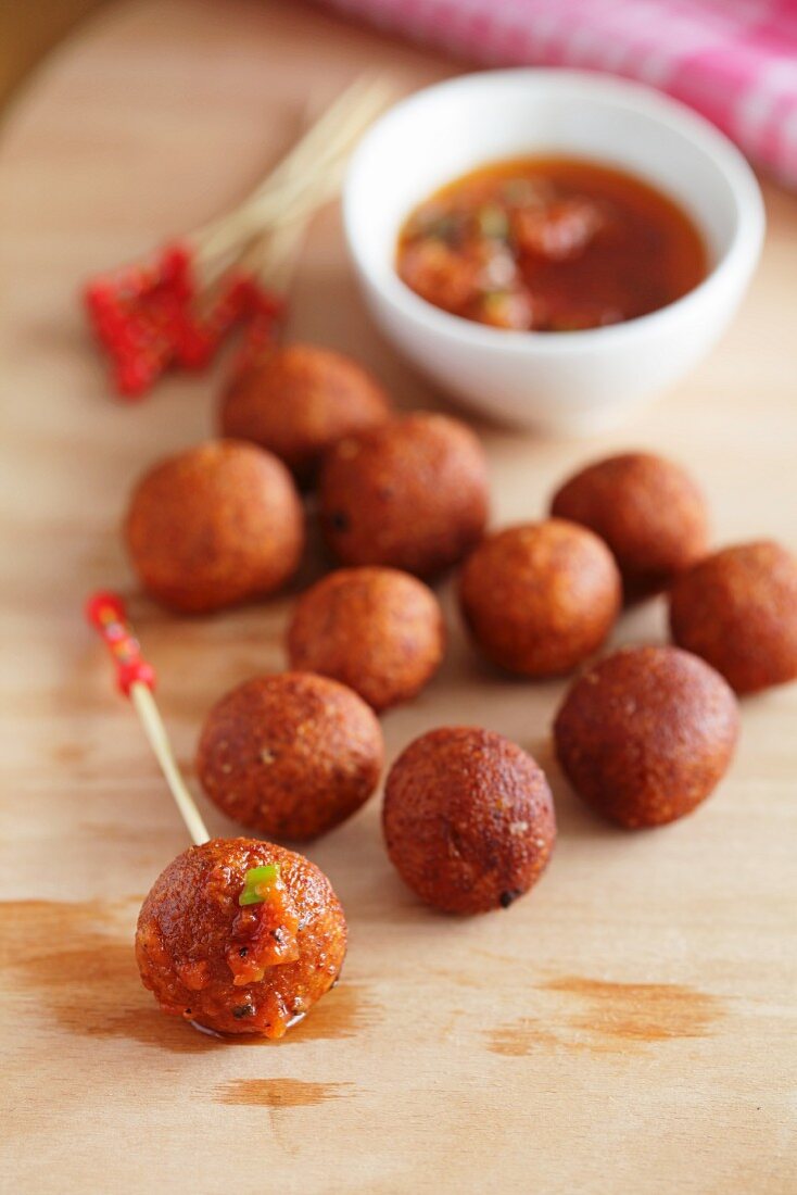 Bulgur dumplings with salsa (Turkey)