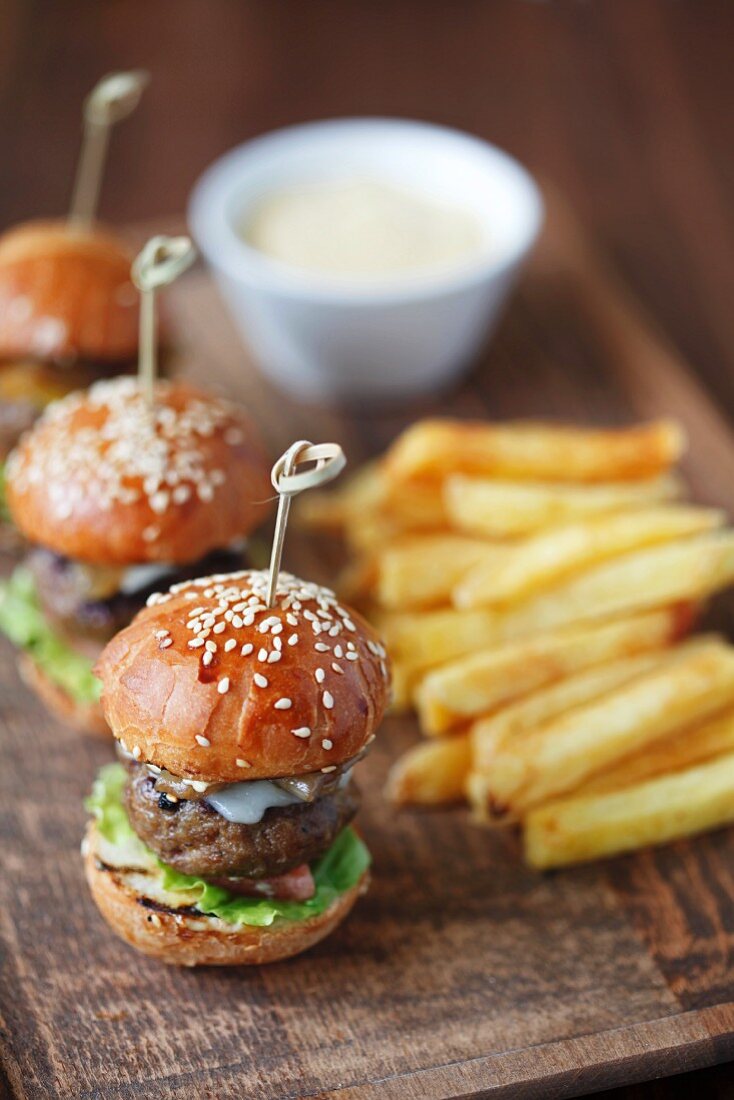 Miniburger mit Pommes frites