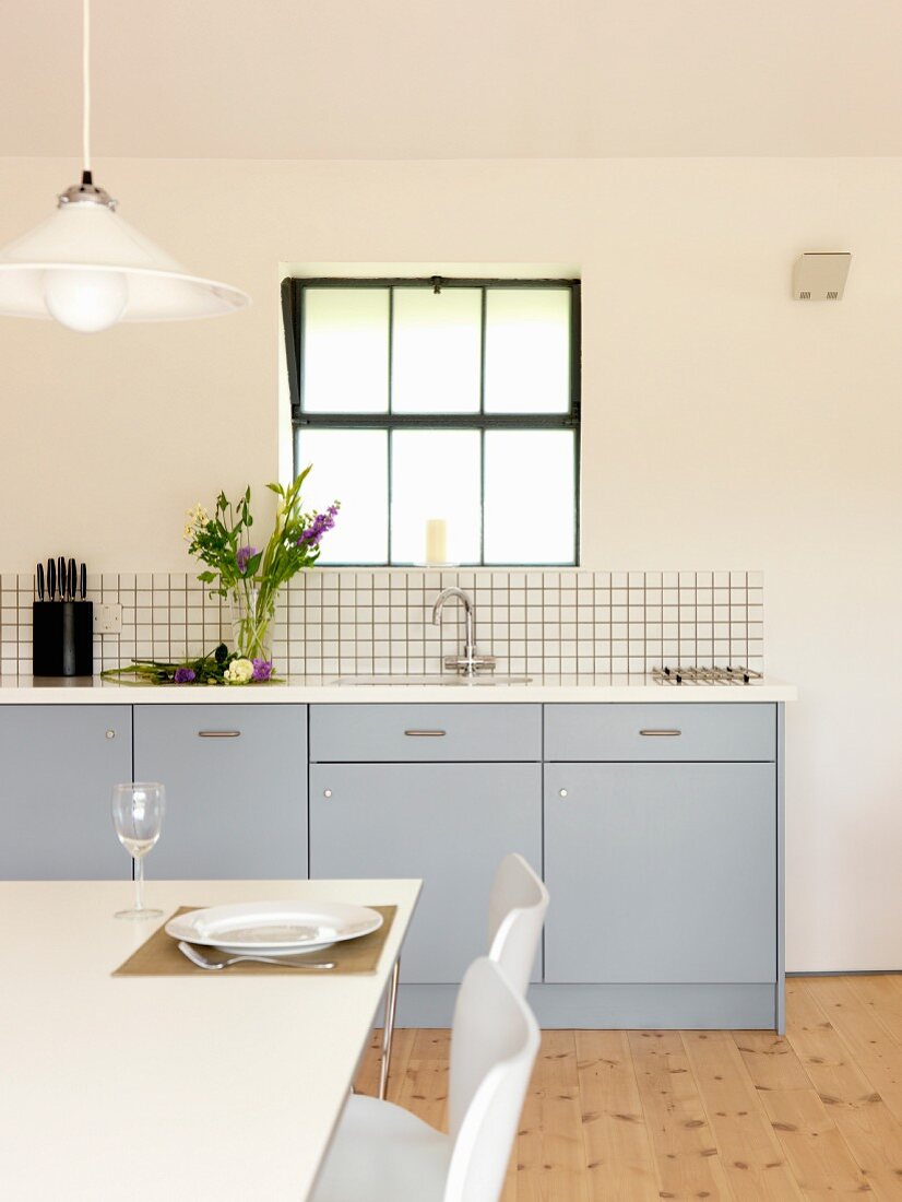 Kitchen base units with grey fronts