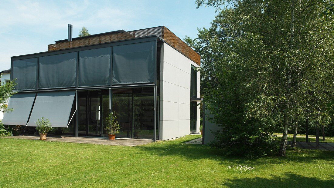 Modern house with roof terrace and garden