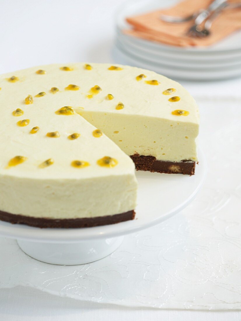 Cheese cake with passion fruit sauce