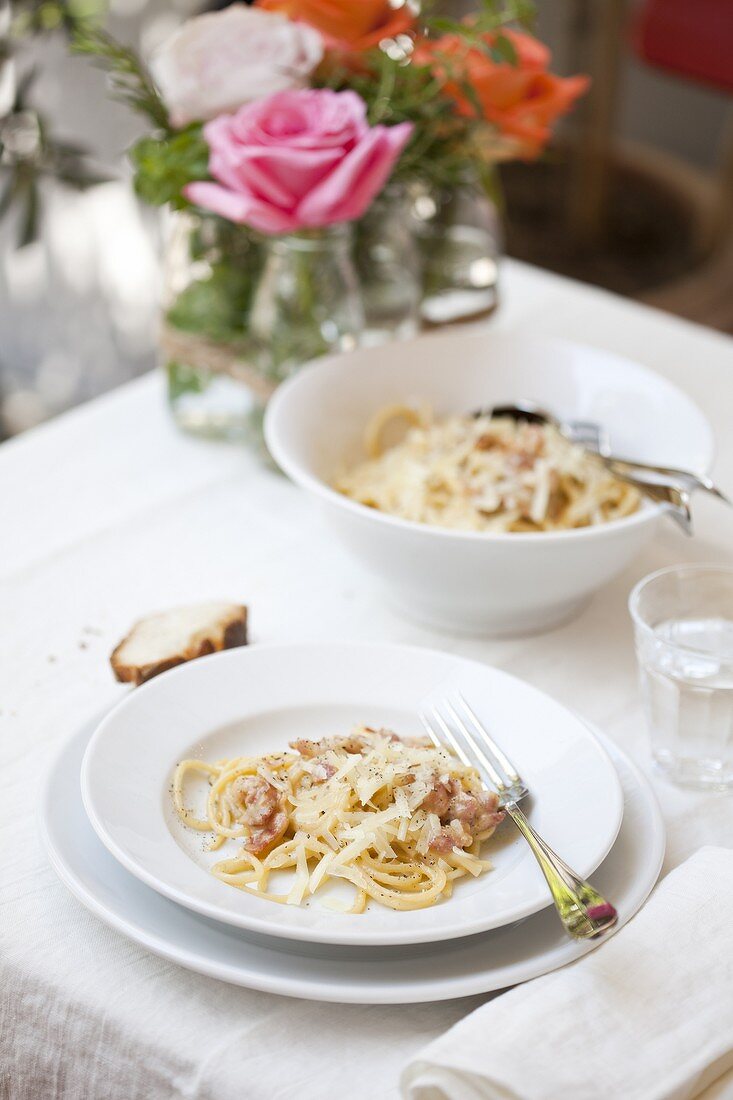 Spaghetti all carbonara (Nudeln mit Ei und Speck, Italien)
