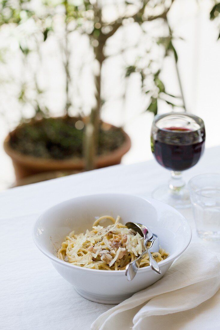 Spaghetti alla carbonara (Nudeln mit Ei und Speck, Italien)