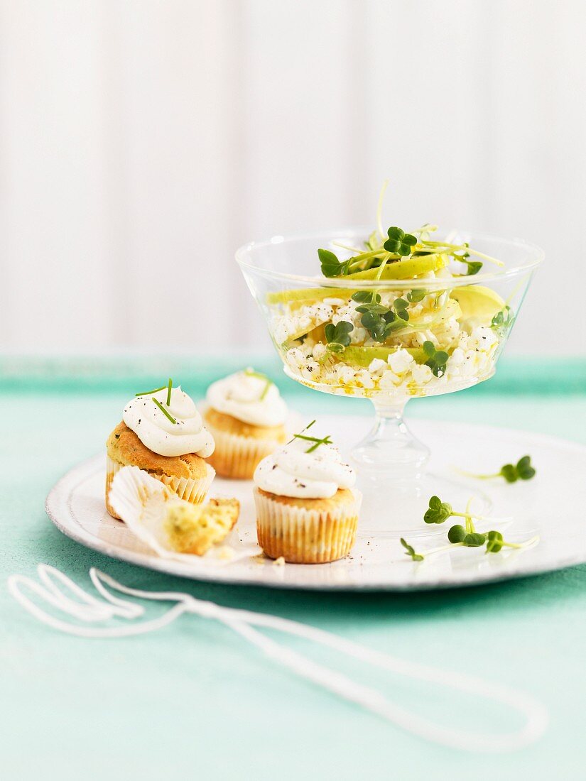 Spicy muffins with apple and cress salad