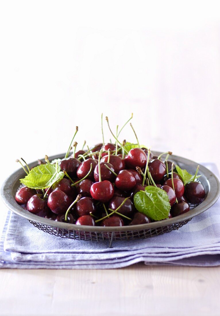 A plate of fresh cherries