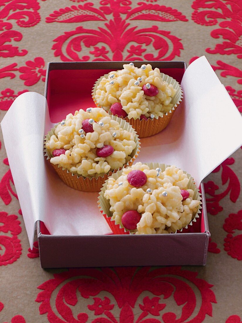 Rice cakes with white chocolate in a Christmas gift box