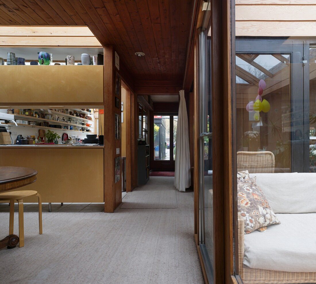 Living space with integrated kitchen and open serving hatch