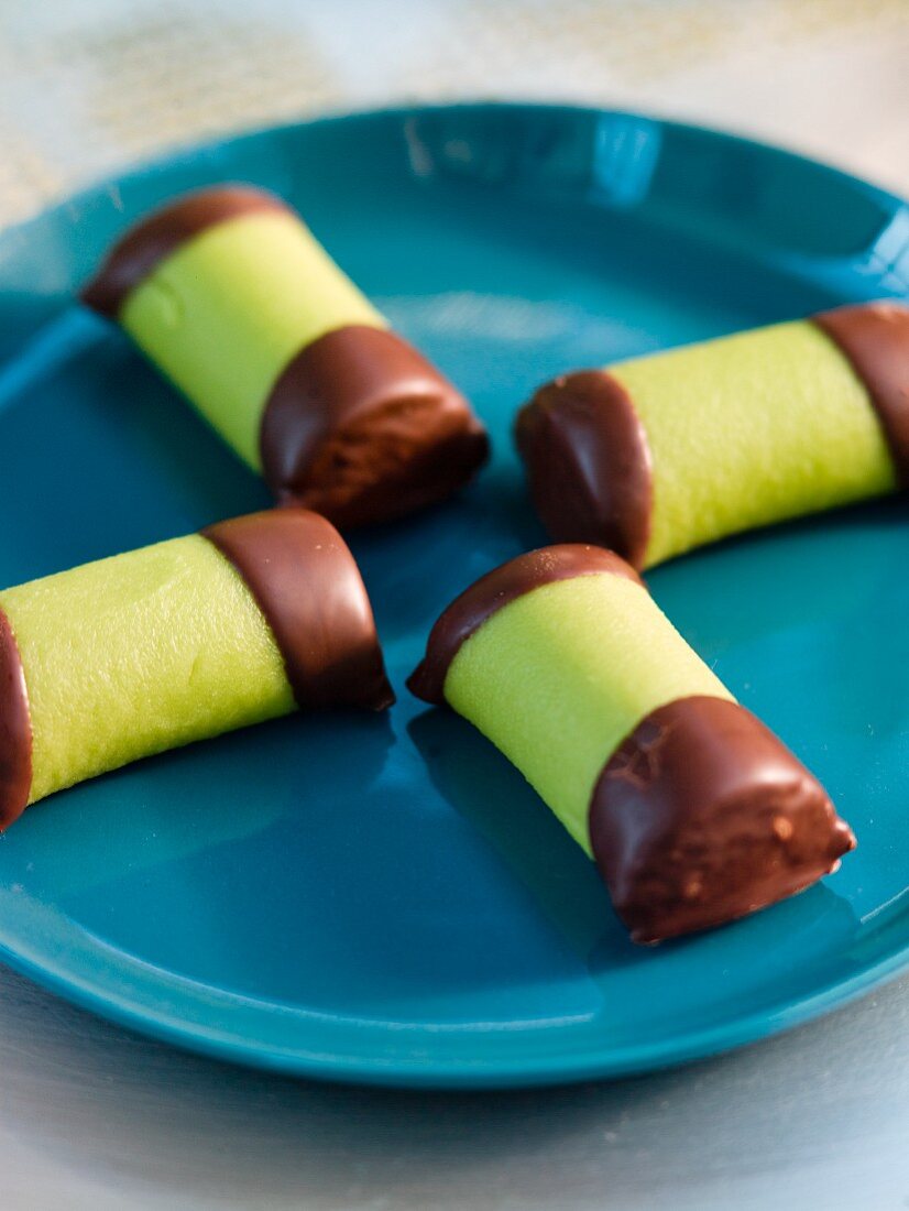 Pistachio rolls with chocolate