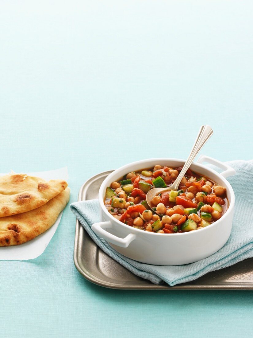 Chickpea curry with unleavened bread