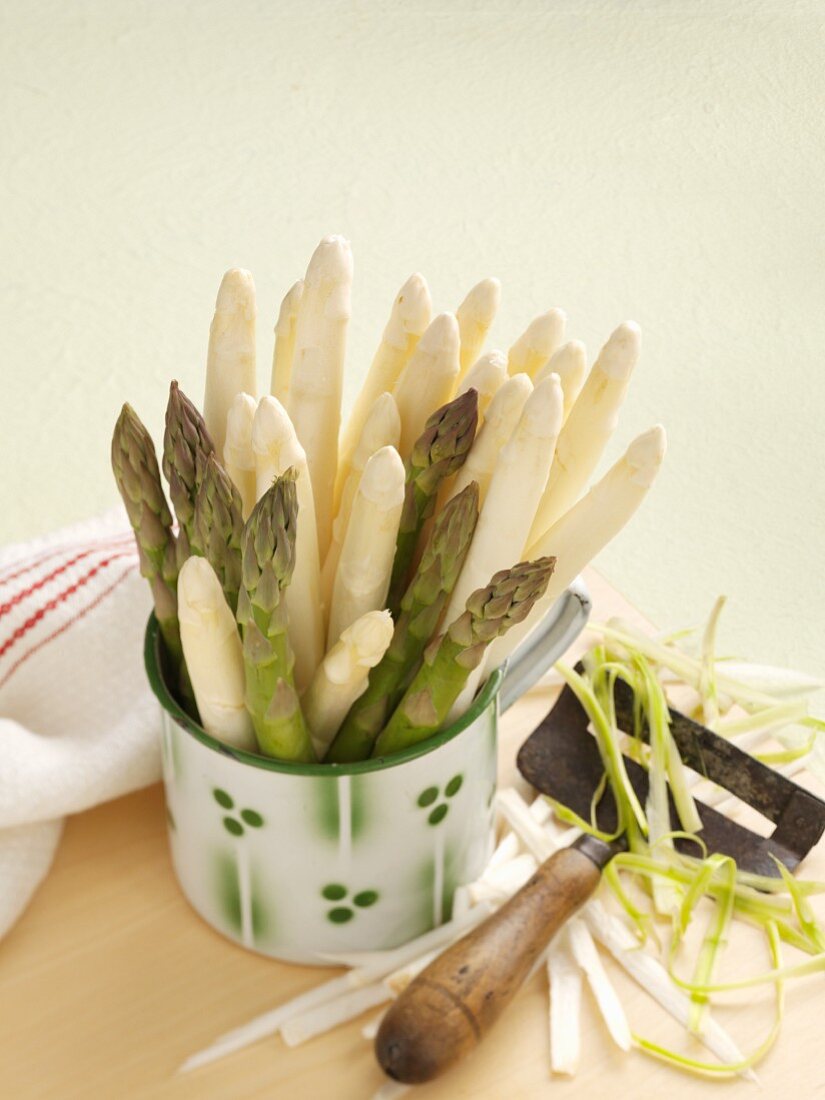Green and white asparagus with a peeler