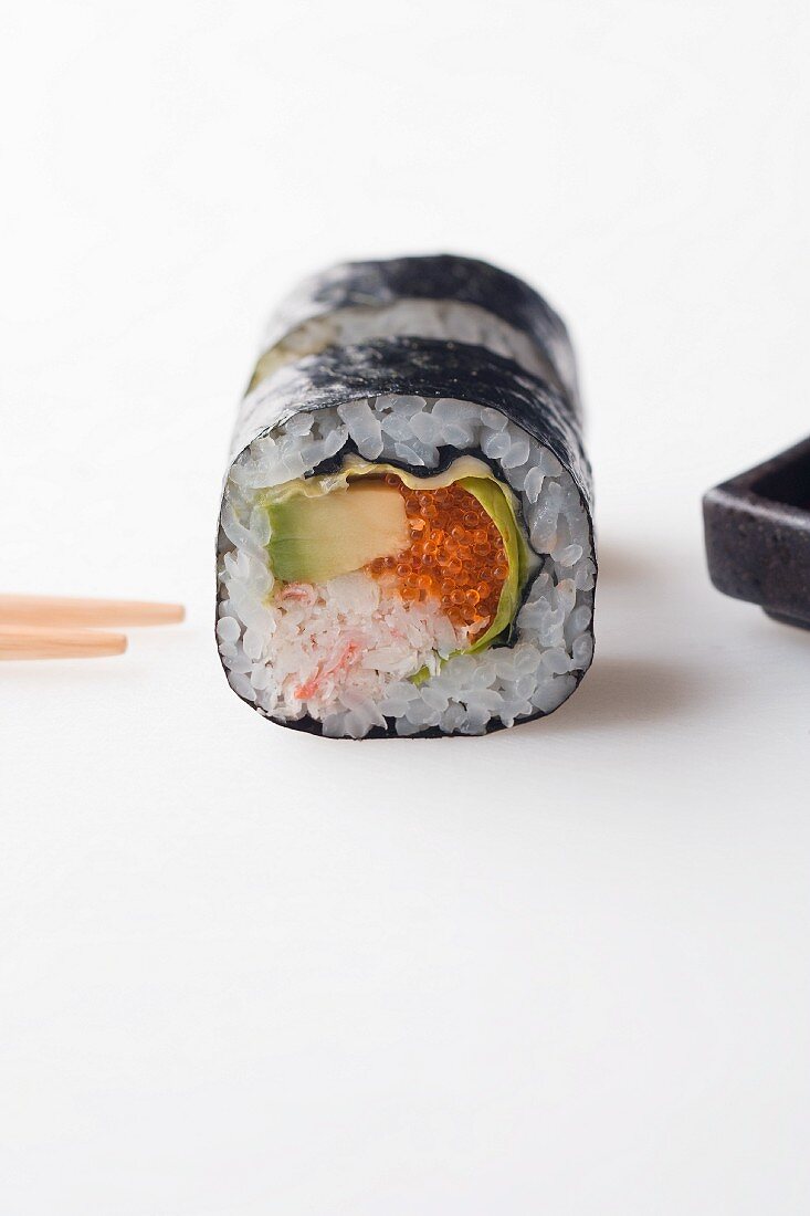 Maki-Sushi mit Avocado