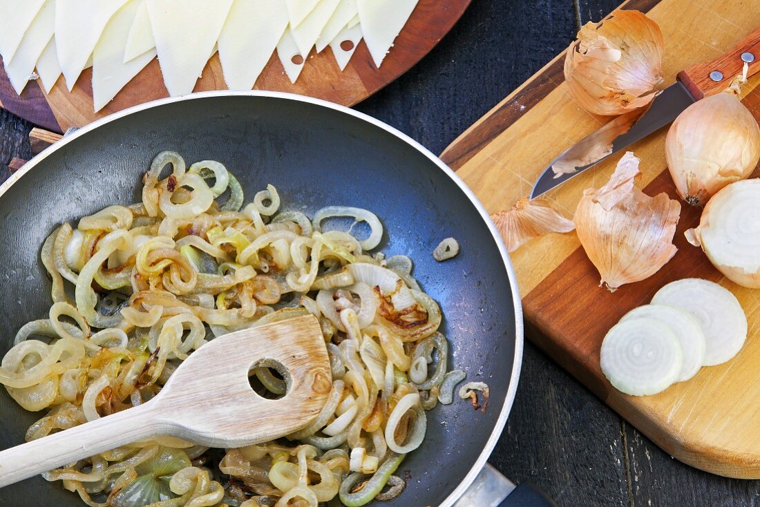Fried onions in a pan