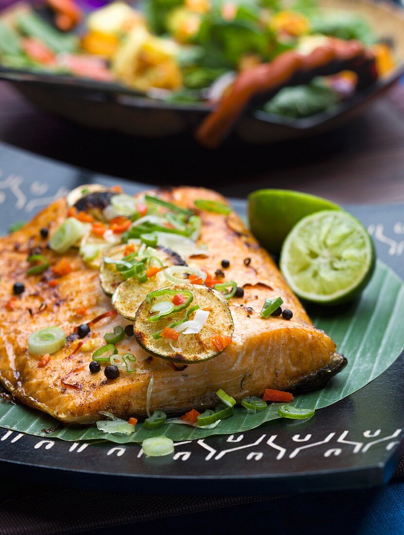 Salmon fillet with limes, spring onions and spices (Caribbean)