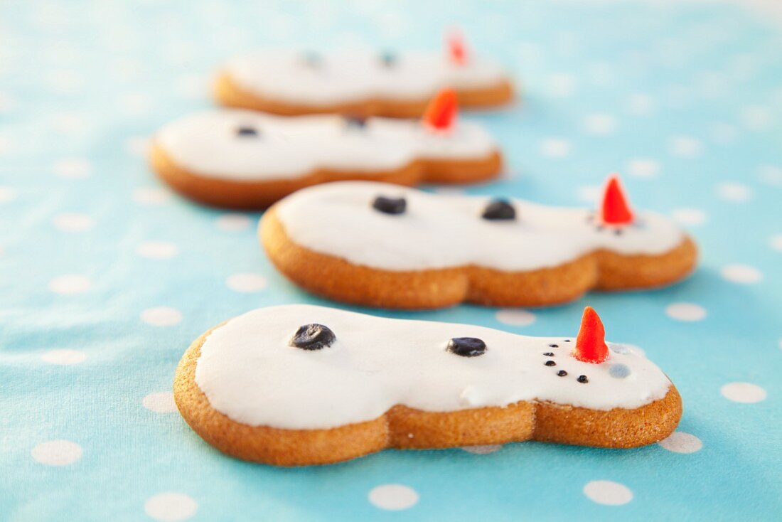 Four gingerbread snowmen