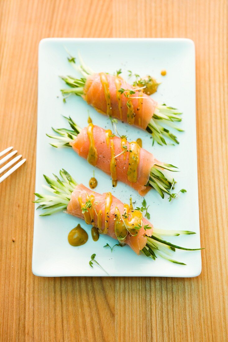 Salmon rolls with cucumber