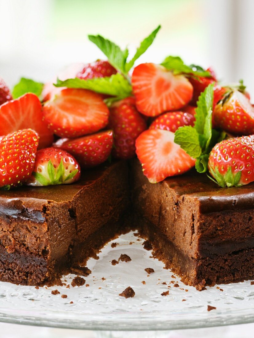 Chocolate cheesecake with strawberries