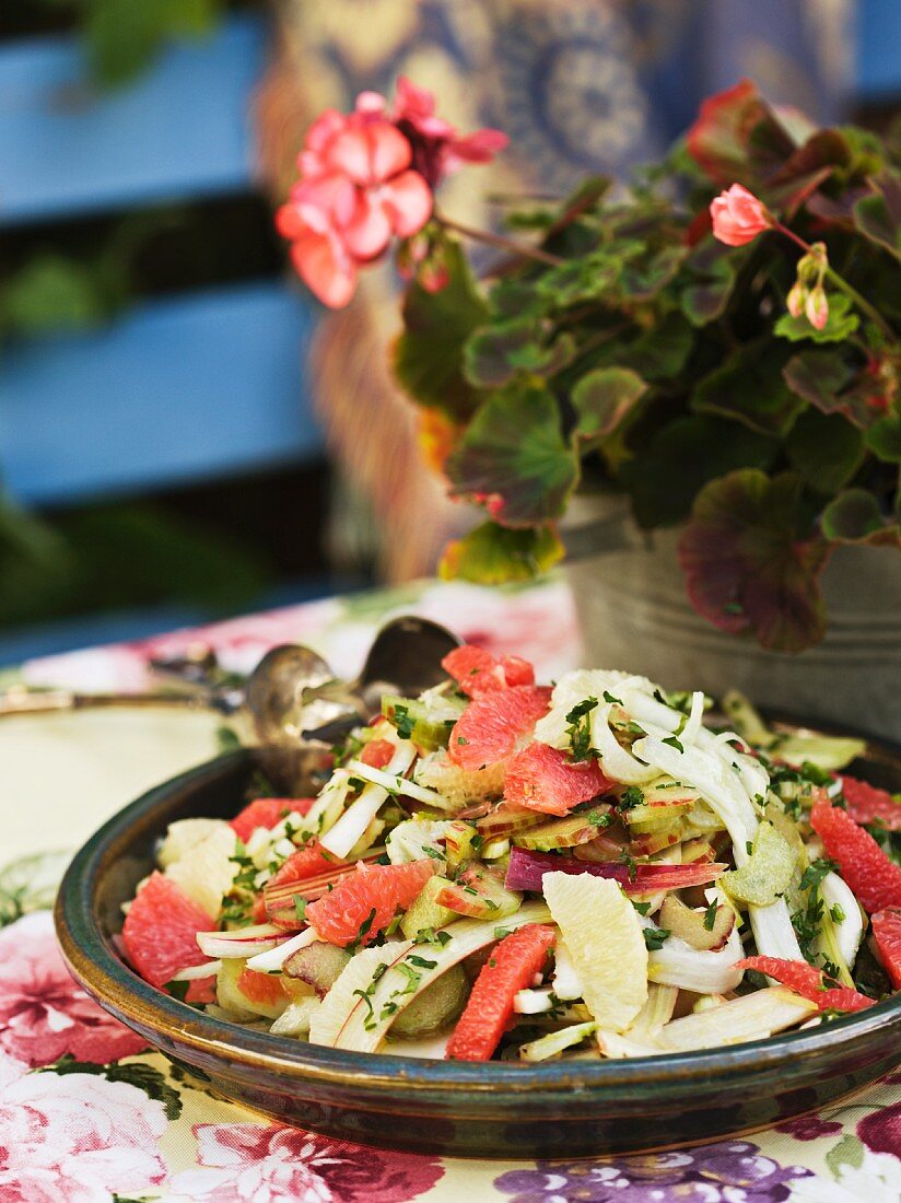 A summer salad with rhubarb and grapefruit