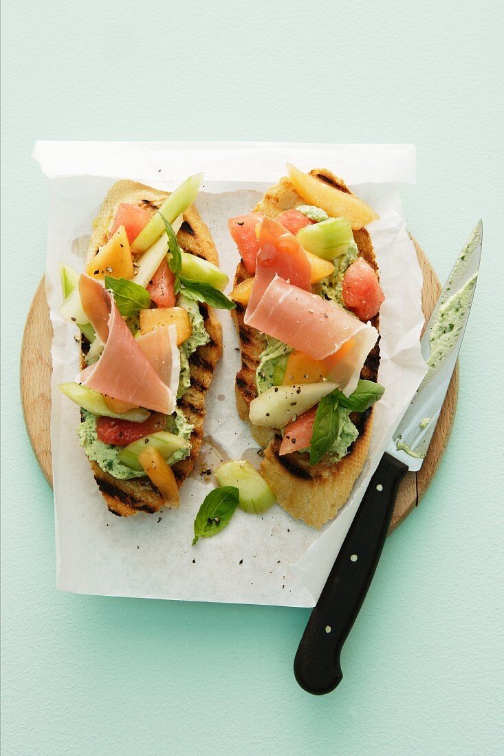 Crostini mit Melone und Parmaschinken