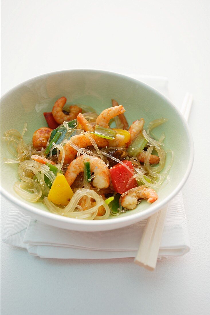 Glass noodles with scampi and vegetables (Asia)