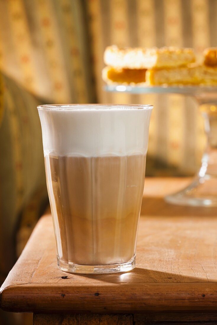 Ein Glas Caffe Latte