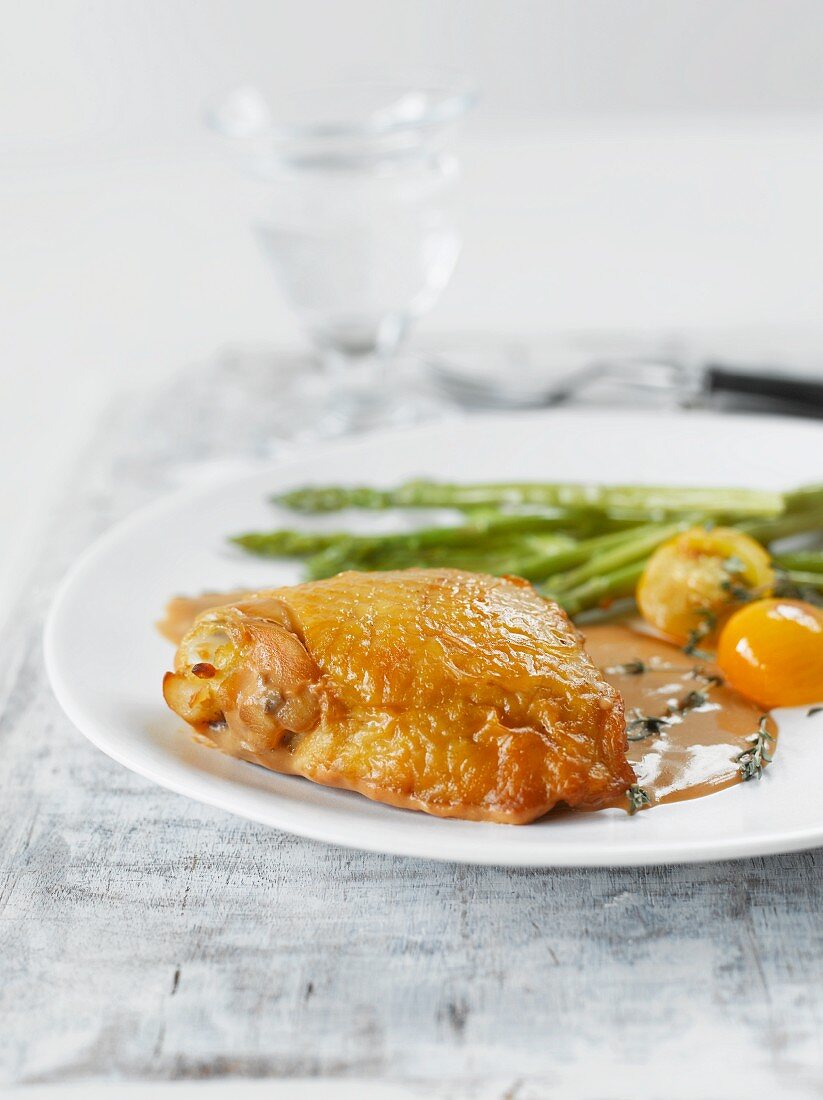 Capon with asparagus and yellow tomatoes