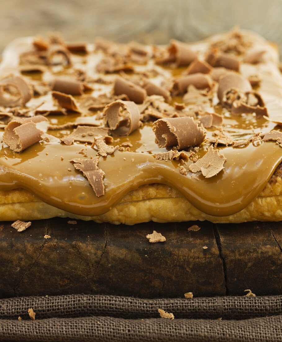 Puff pastry cake with dulce de leche and milk chocolate