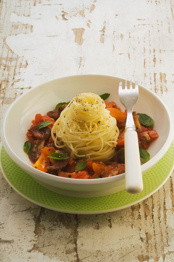 Spaghetti mit Tomatensauce