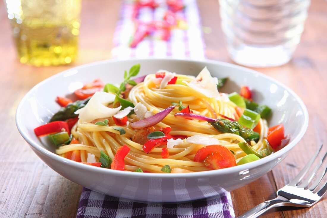 Spaghetti mit frischem Gemüse