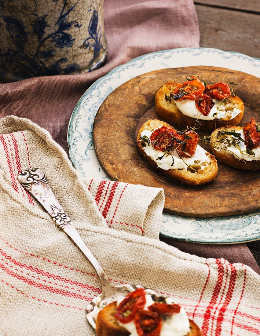 Toasted bread with ricotta cream and baked tomatoes