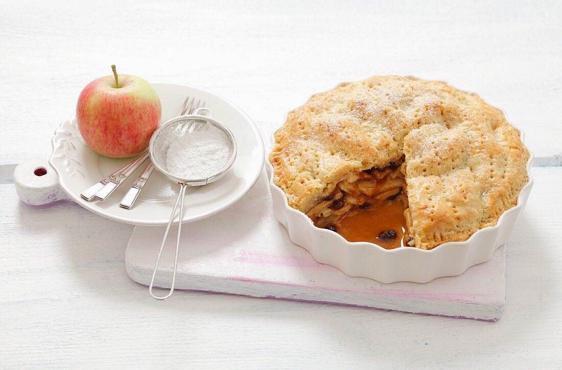 Apple pie and raisins, sliced