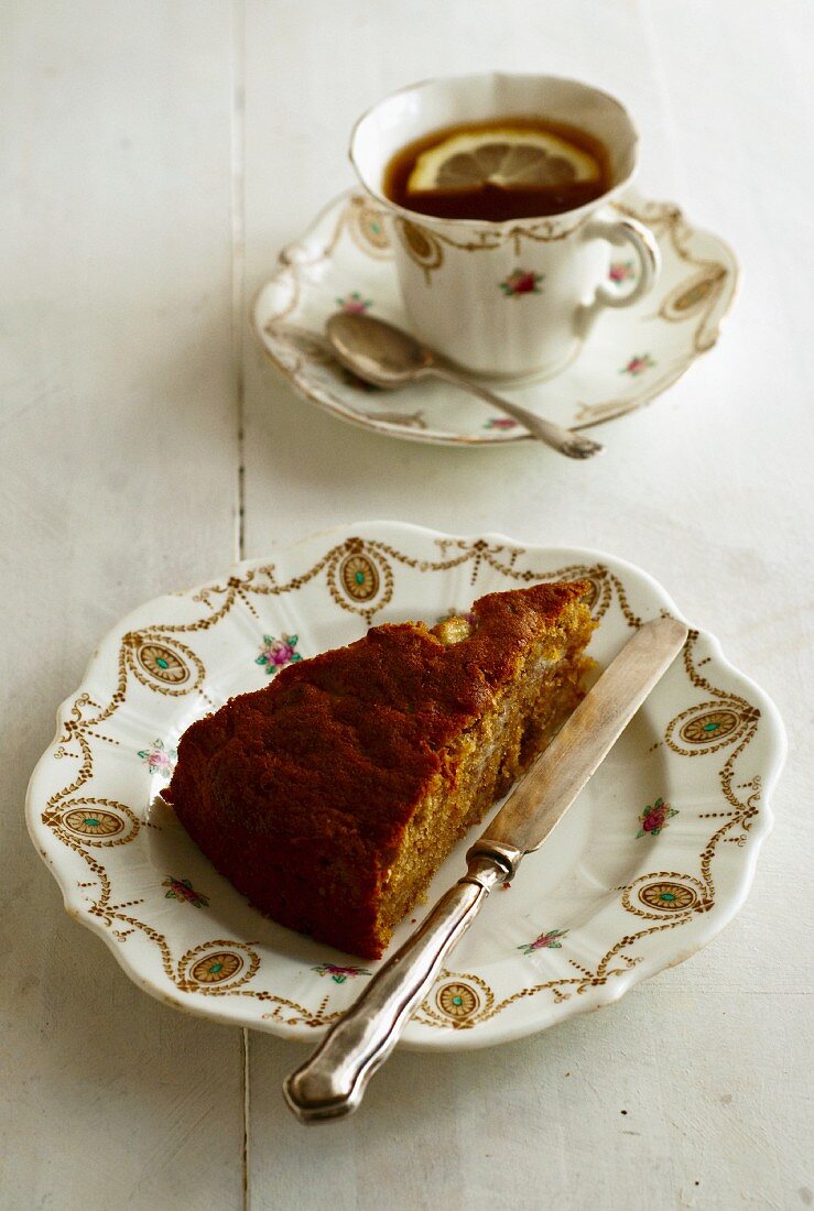 Ein Stück Bananenkuchen zum Tee