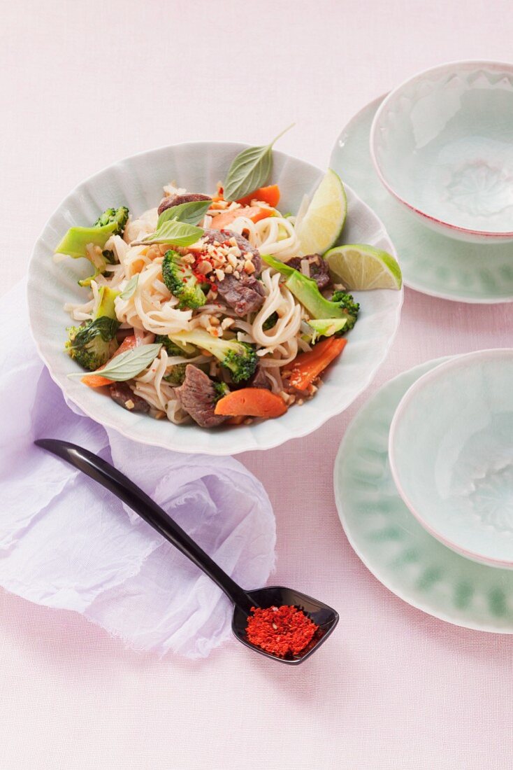 Baked noodles with beef and broccoli