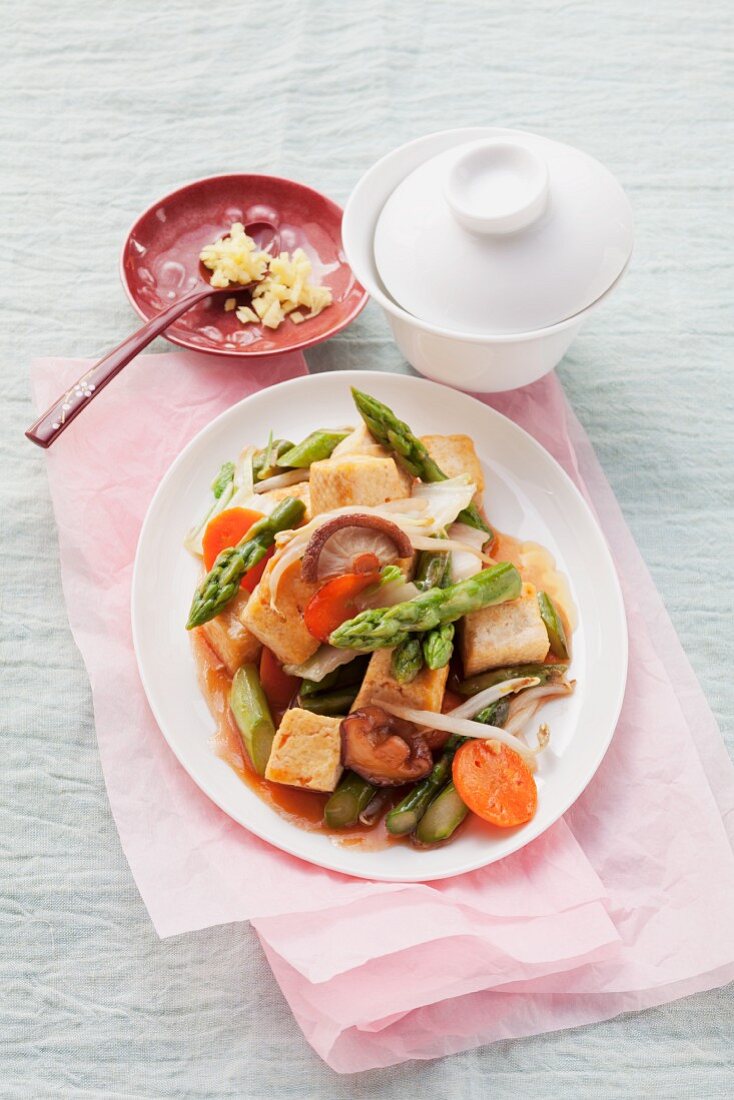 Tofu with vegetables in sweet and sour sauce