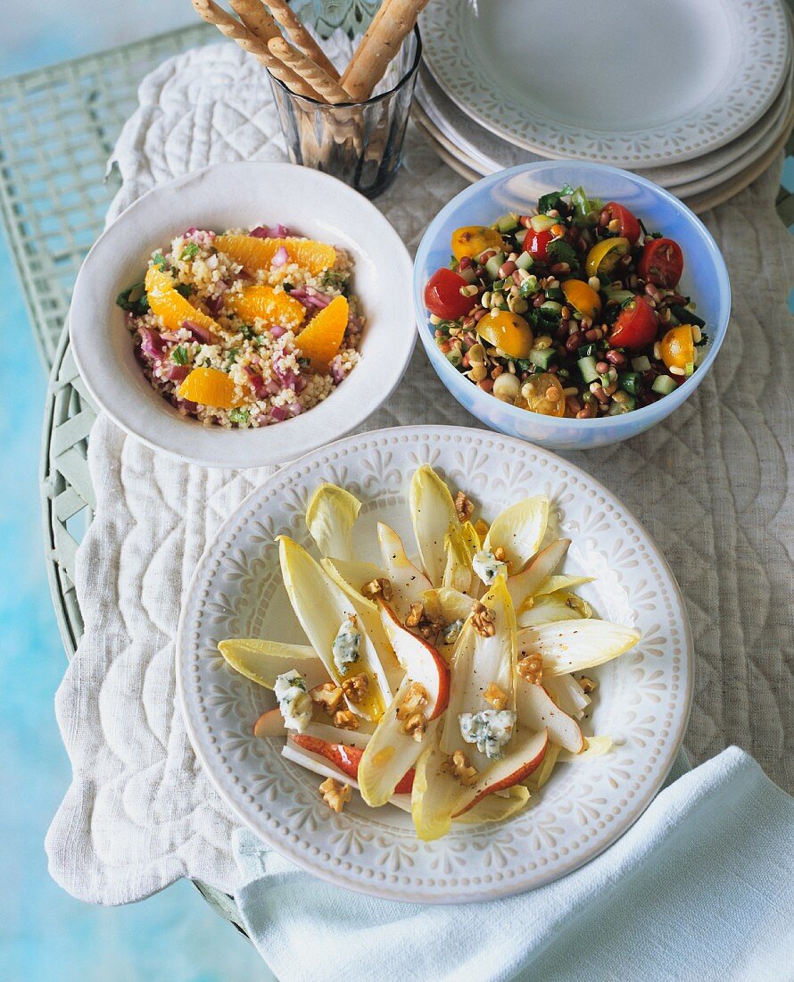 Chicoreesalat, Taboule mit Orangen und Bohnensalat