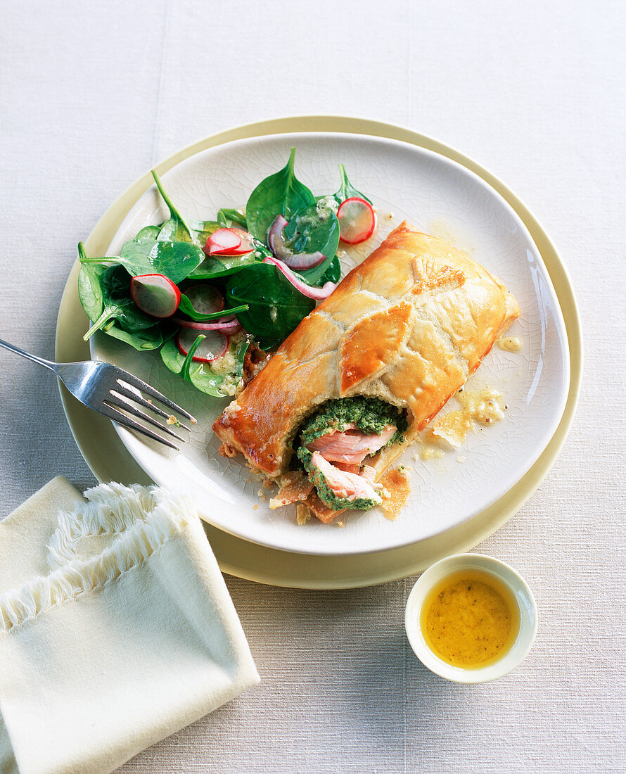 Salmon with watercress wrapped in pastry