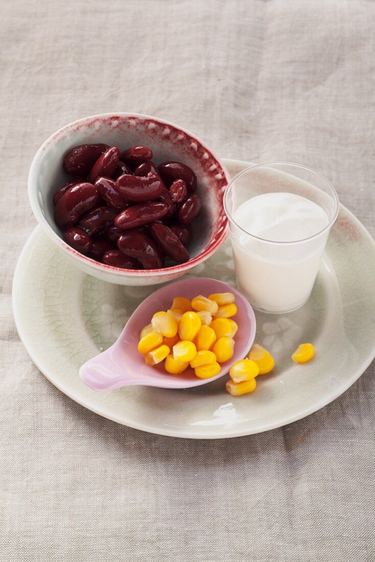 Kidneybohnen, Joghurt und Maiskörner