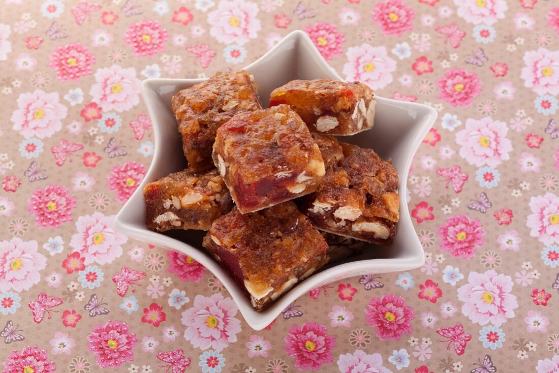 Nut squares with candied fruit