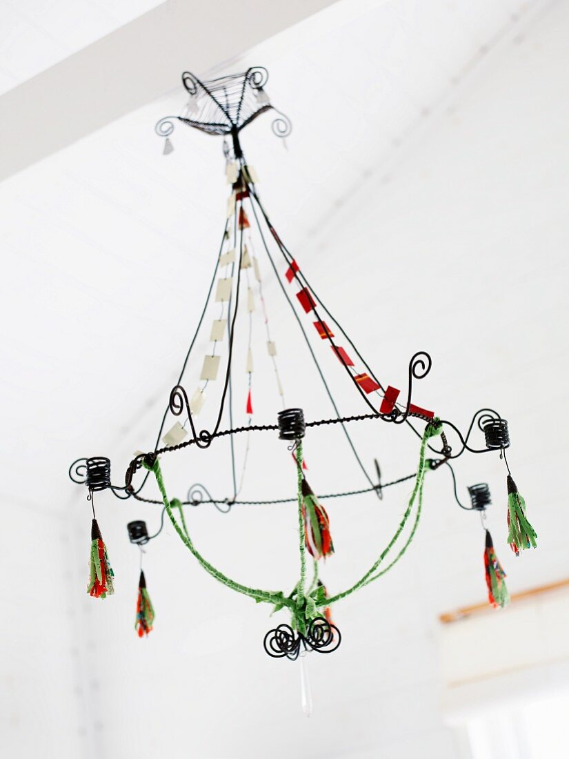 Cheerful wire chandelier