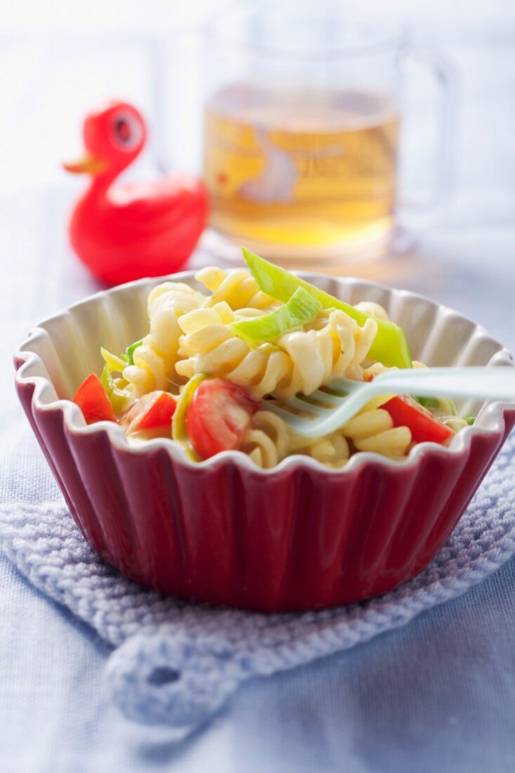 Spirelli with leeks and tomatoes